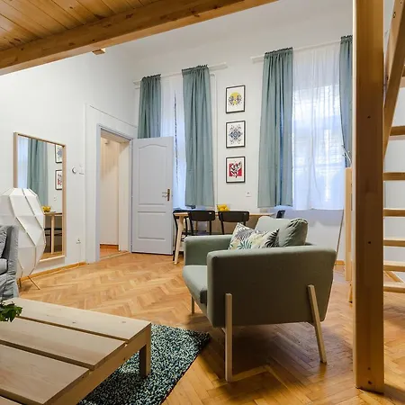 Ajowan Apartman *